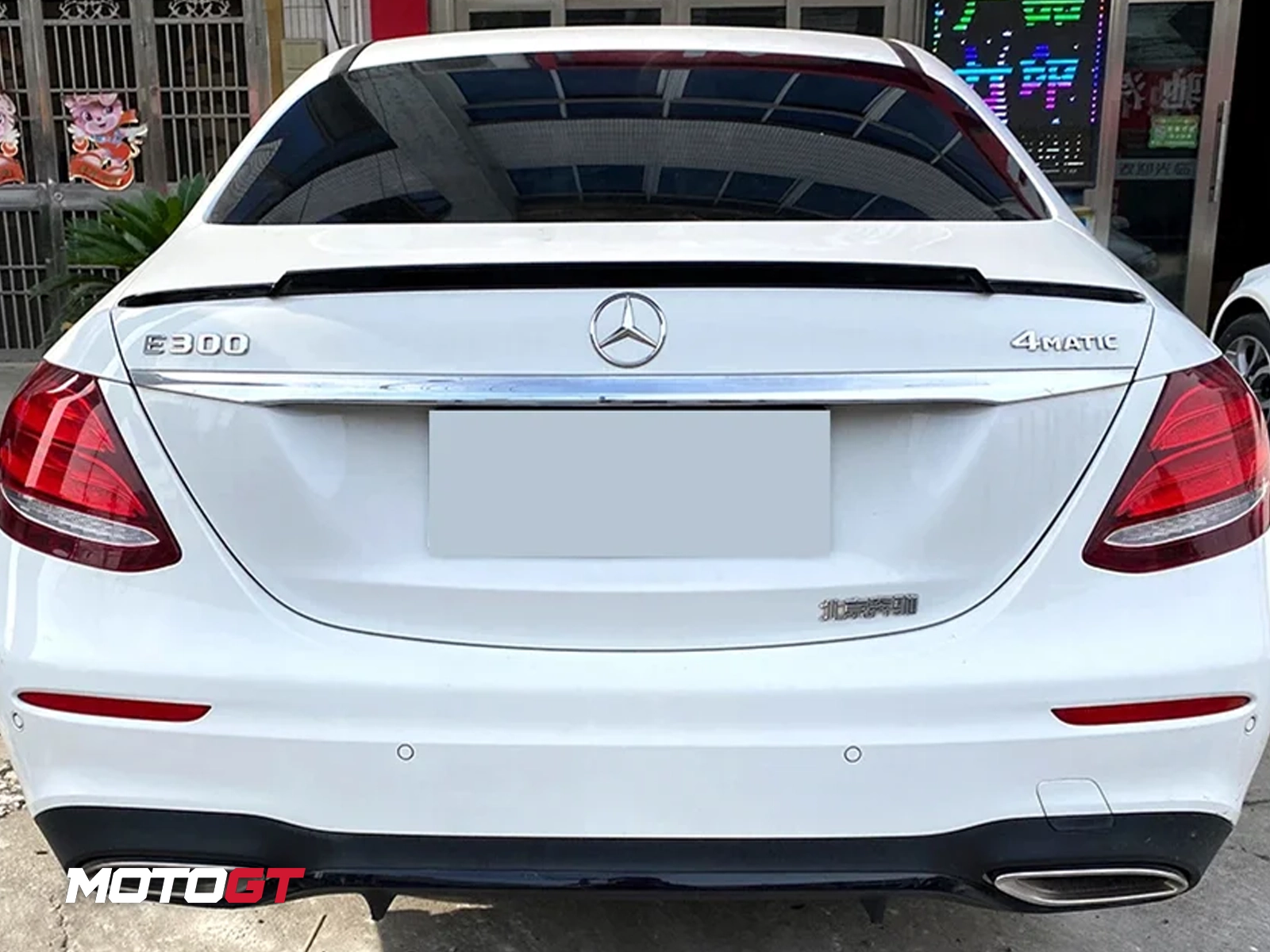 E CLASS REAR SPOILER